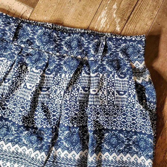 Deal Jeans Blue & White Women's Size Large Graphic Boho Pants - Picture 8 of 12